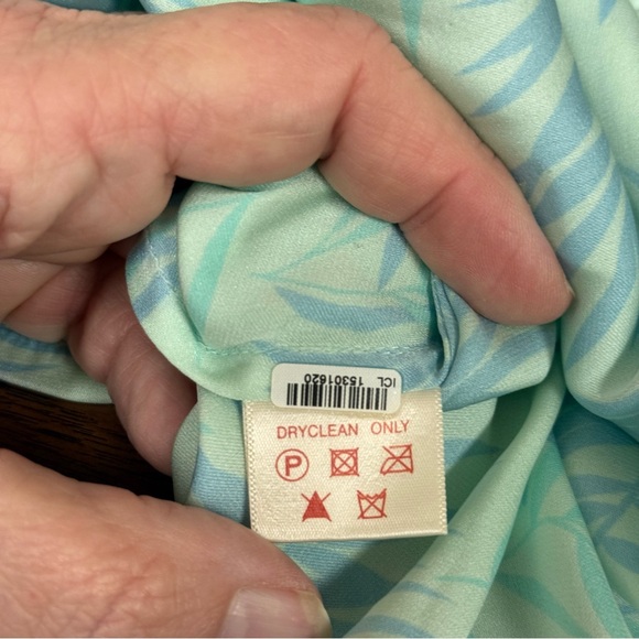 Tommy Bahama Silk Stretch Tank Top – Palm Print, Size Medium. 93% Silk - Picture 6 of 7